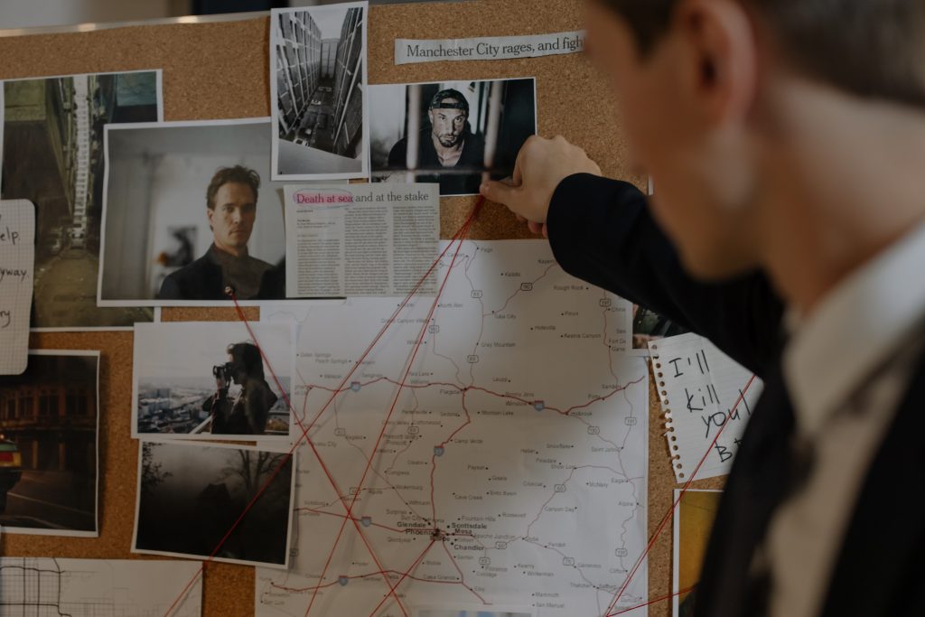 Find a fugitive with the help of a specialized investigator with diverse experience in recovering missing persons.